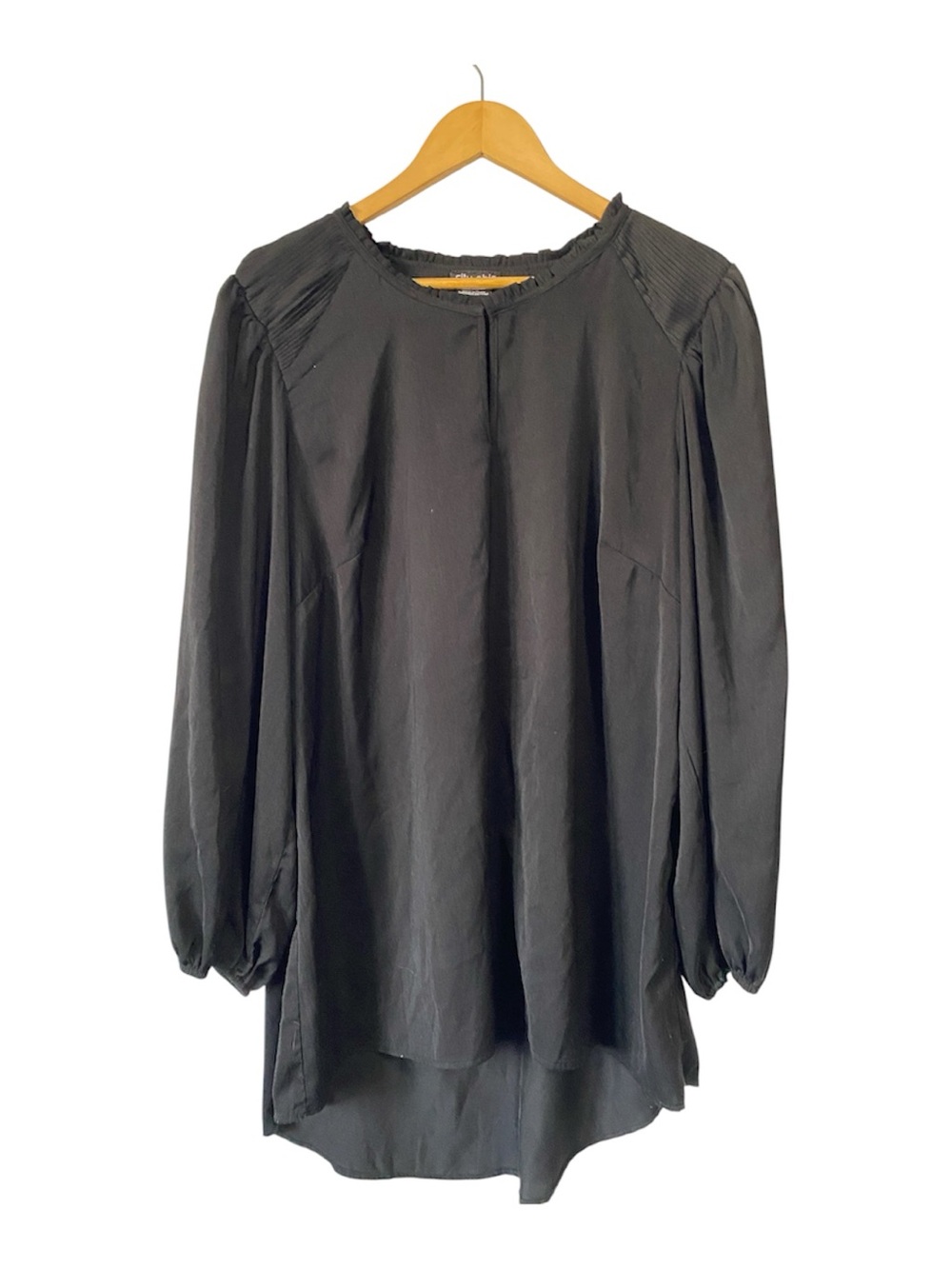 City Chic long-sleeve blouse with a keyhole neckline and pleated shoulders M/18